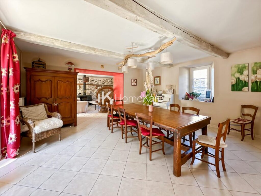 MAISON FAMILIALE – 9 pièces – 6 chambres – 300 m²