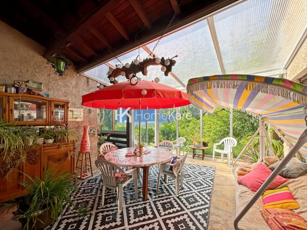 CHARMANTE MAISON SPACIEUSE – 9 pièces – 8 chambres – 270 m²