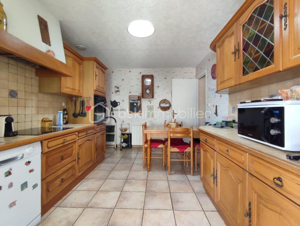 Rabastens – maison plain pied avec piscine – a deux pas du centre ville – 6 pièces – 4 chambres – 148 m²