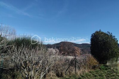 Petit bijou en Provence: Maison T4 au premier étage d&rsquo;un corps de ferme baigné d&rsquo;histoire avec confort et piscine! – 4 pièces – 3 chambres – 110 m²