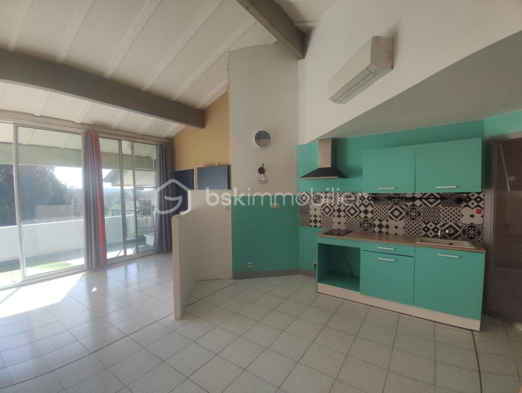 Appartement T3 de 68m² – Balcon avec vue dégagée – Cour privée – 3 pièces – 2 chambres – 68 m²