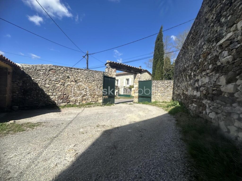 Appartement duplex cosy 52 M2 en campagne à Saint-Christol-Lès-Alès – 2 pièces – 1 chambre – 53 m²