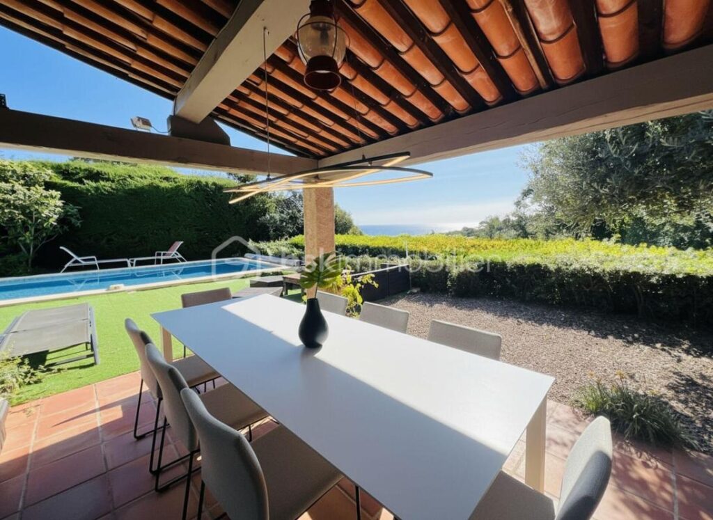 Villa vue, mer, spacieuse à Saint Aygulf 163 m² – 6 pièces – 5 chambres – 163 m²