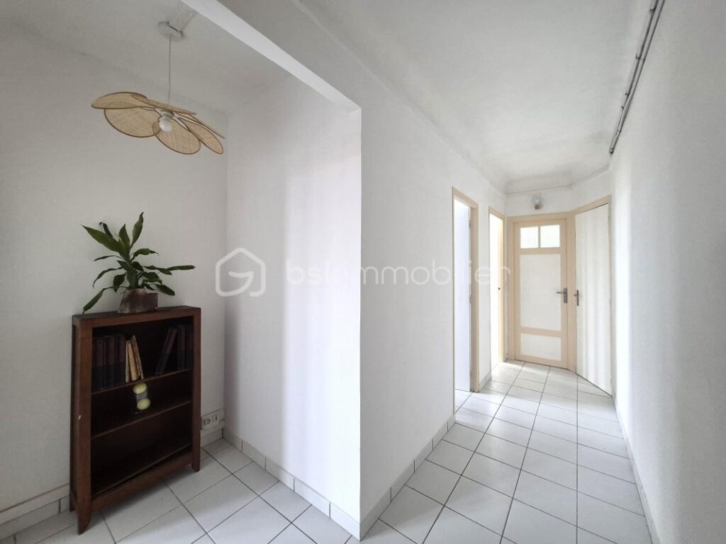 DERNIER ETAGE AVEC BALCON ET VUE SPECTACULAIRE SUR PARIS ET LA DEFENSE – 3 pièces – 2 chambres – 59 m²