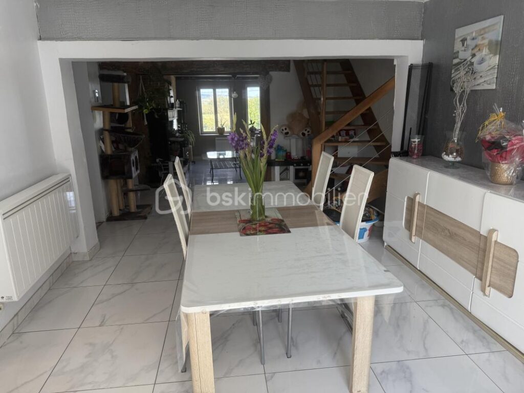 Maison à fort potentiel à la campagne – 5 pièces – 3 chambres – 131 m²