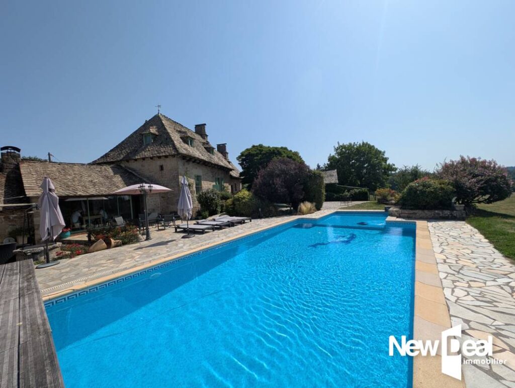 Propriété de charme en pierre – 290 m² – vue dominante – cadre d’exception – 10 pièces – 4 chambres – 230 m²