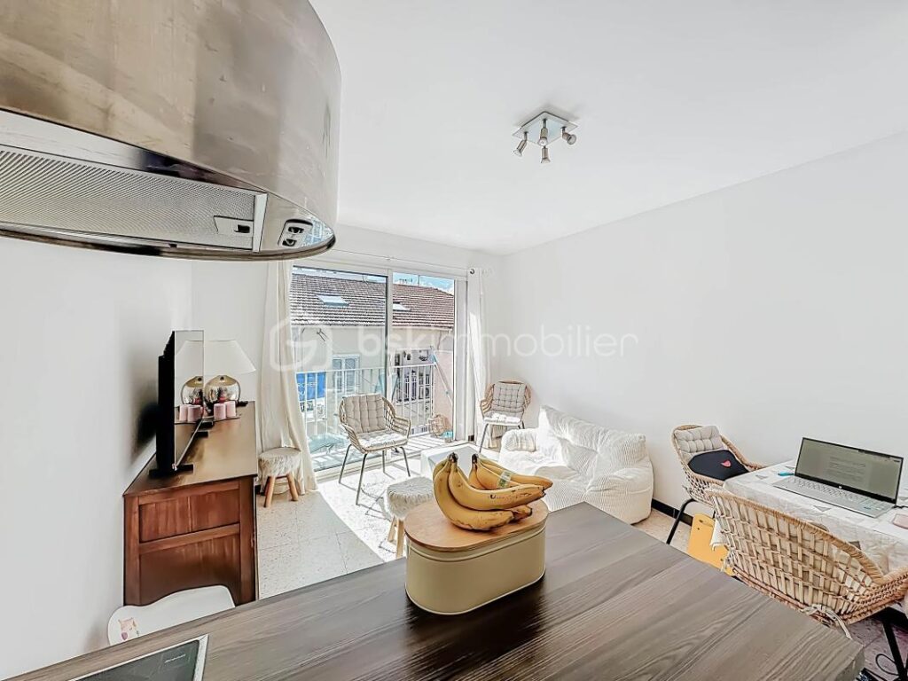 Appartement 3 pièces avec vue canal, balcon, parking et cave – Palavas-les-Flots, centre-ville – 3 pièces – 2 chambres – 42 m²