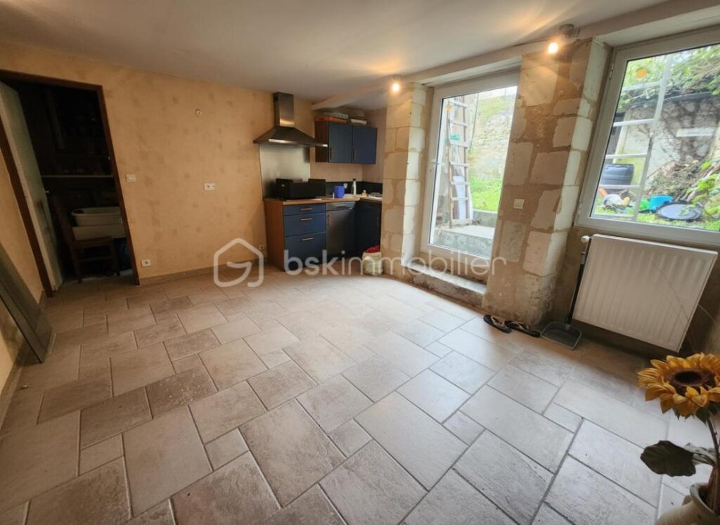 🏡 Maison de caractère – 191 m² – Centre de Mirebeau – 4 chambres, grange et cave – 7 pièces – 4 chambres – 191 m²