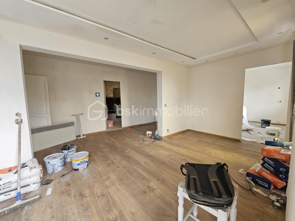 Champigny-sur-Marne (Coteaux) : Un potentiel brut avec vue sur la Tour Eiffel – 4 pièces – 3 chambres – 76 m²