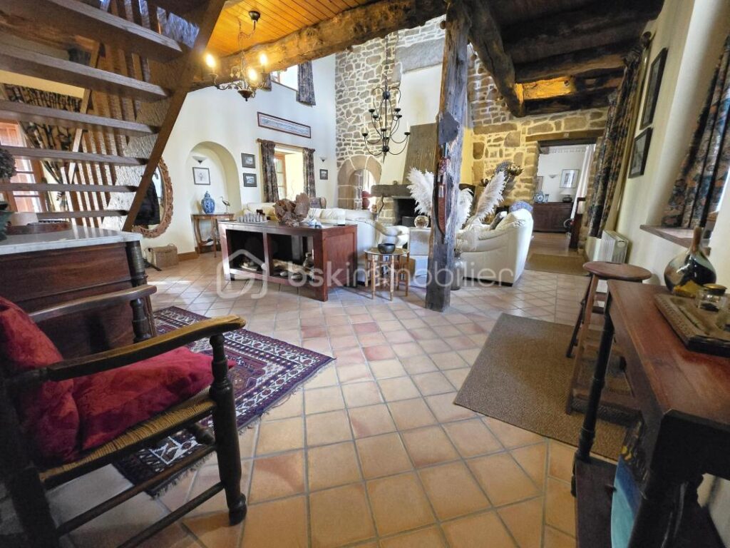 Maison de caractère – Volume, élégance et charme authentique – 182 m² – 6 pièces – 3 chambres – 182 m²