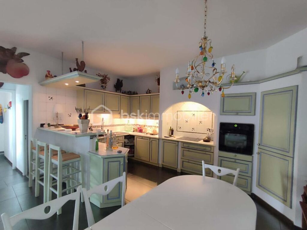 Maison de ville HYPER CENTRE PUR de 1948, 402m2, 15 pièces !!!! – 15 pièces – 9 chambres – 402 m²