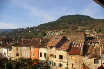 A vendre à Salernes appartement t3/4 avec terrasse – 4 pièces – 3 chambres – 63.00 m²