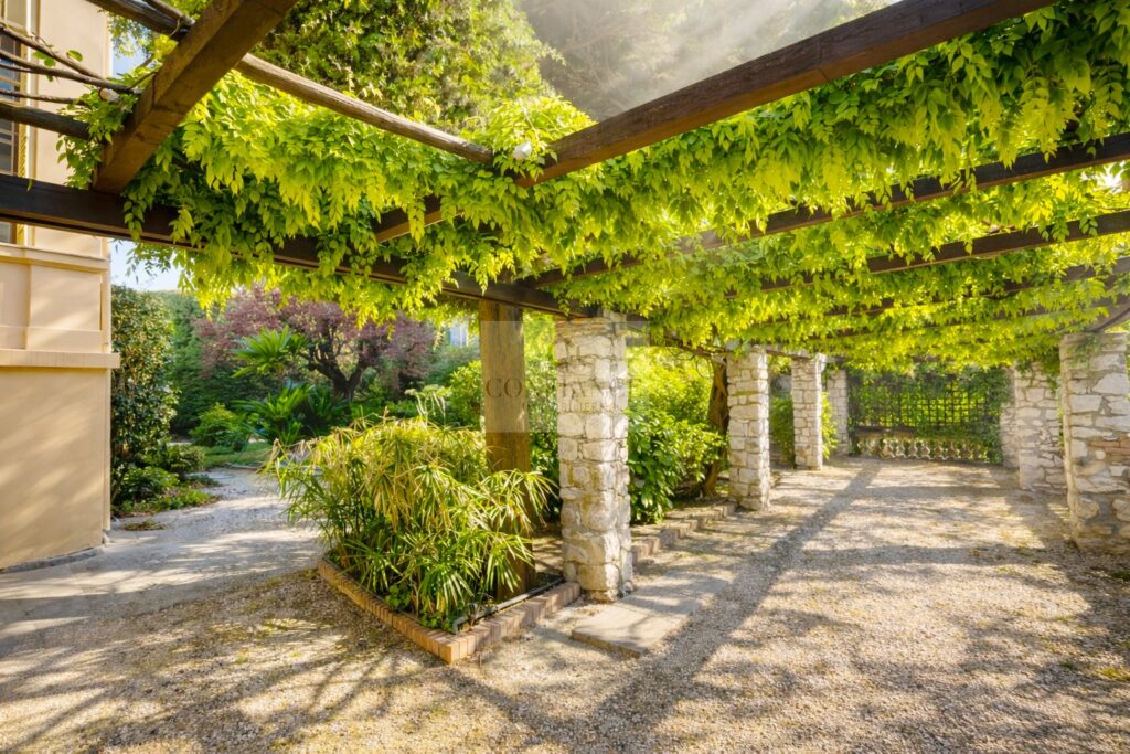 Villa – 11 pièces – 7 chambres – 750 m²