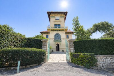 Villa – 11 pièces – 7 chambres – 750 m²