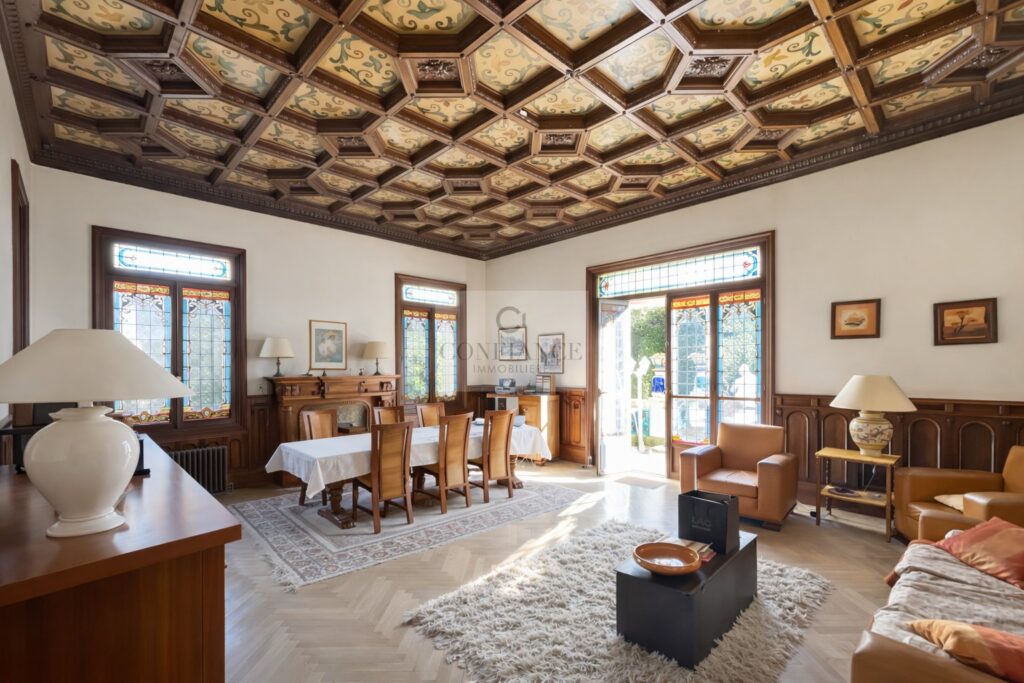 Villa – 11 pièces – 7 chambres – 750 m²