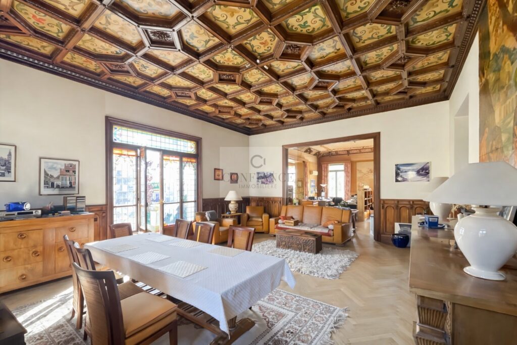 Villa – 11 pièces – 7 chambres – 750 m²