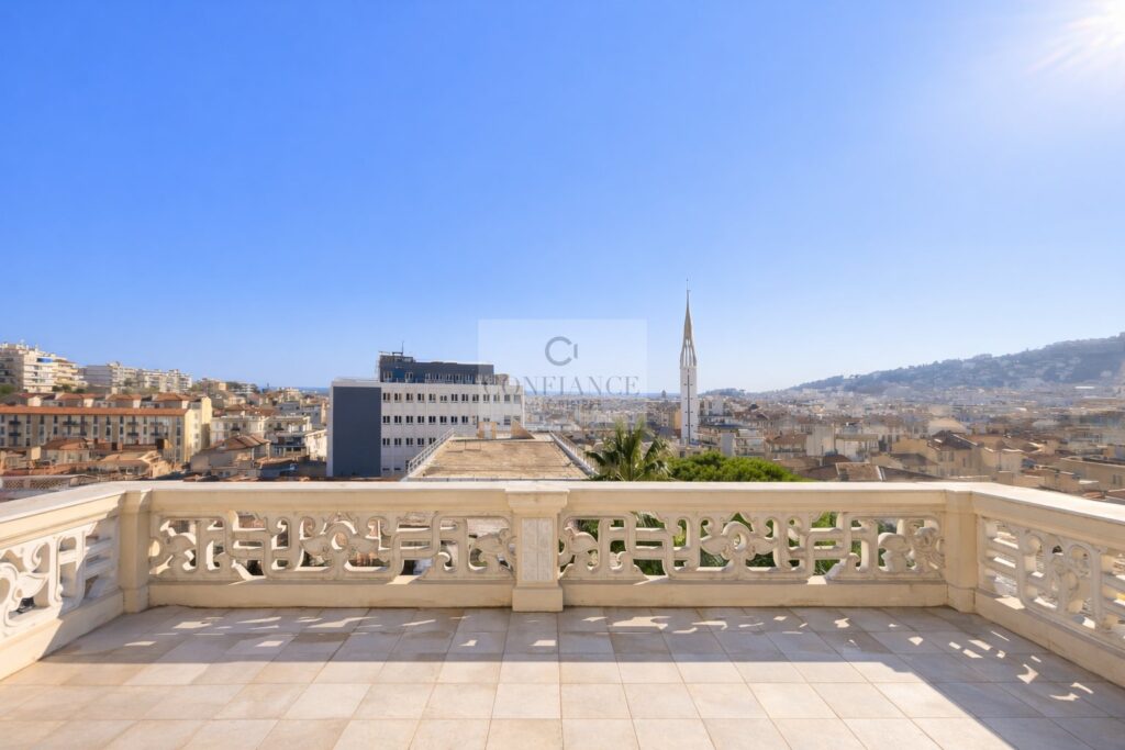 Villa – 11 pièces – 7 chambres – 750 m²