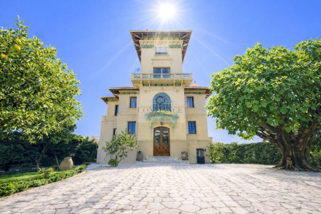 Villa – 11 pièces – 7 chambres – 750 m²