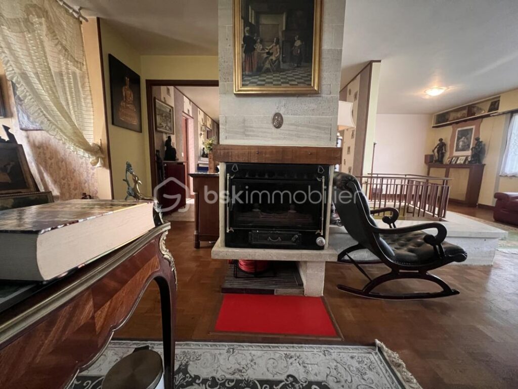 Maison Rare aux Volumes Exceptionnels de 230 M² – 8 pièces – 4 chambres – 230 m²