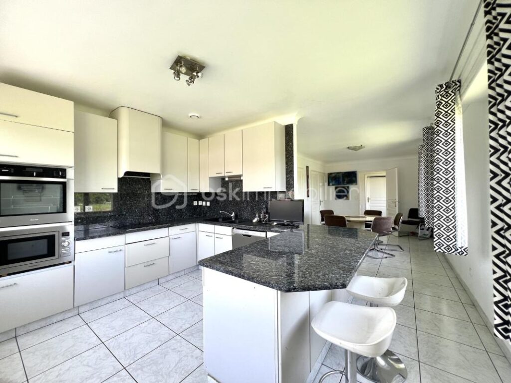 Maison 9 pièces – 9 pièces – 5 chambres – 282 m²