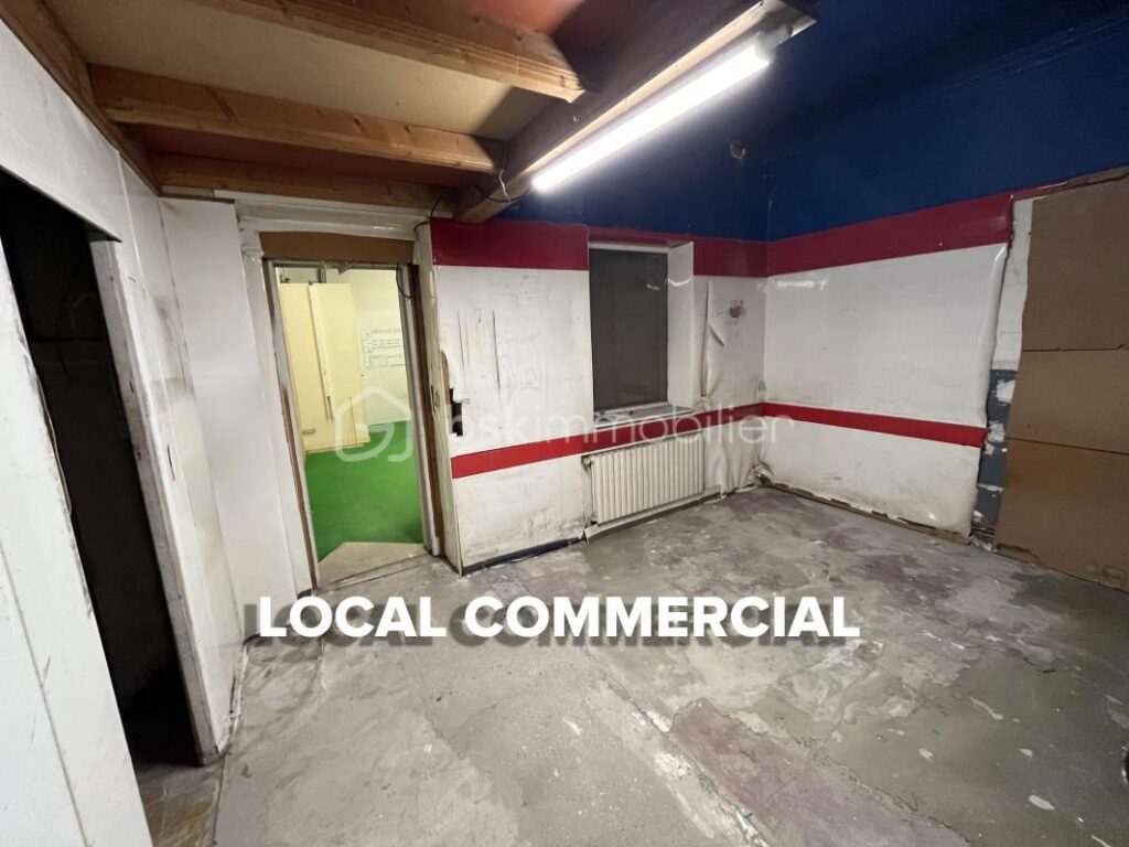 Douai hypercentre, immeuble mixte de 646 m2 (4 niveaux + caves) comprenant un local commercial, des bureaux et une surface habitable – 21 pièces – NR chambres – 625 m²