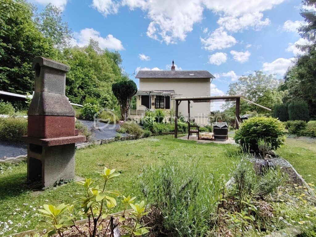 Maison de charme en campagne à Chenu – Tranquillité et vues dégagées garanties ! – 4 pièces – 3 chambres – 75 m²