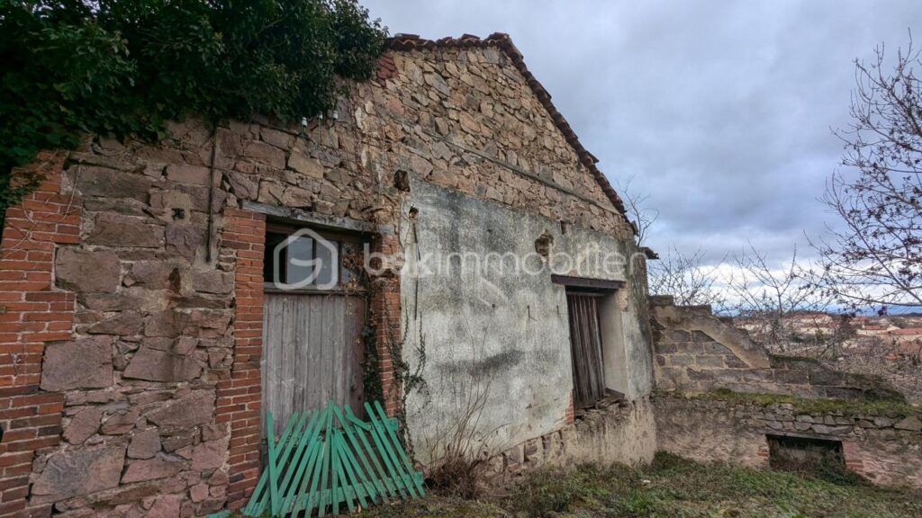 BATIMENT A RENOVER – 1 pièce – 1 chambre – 180 m²