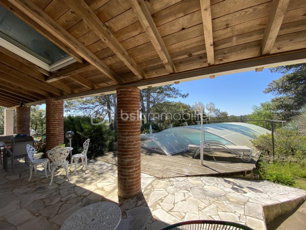 MAISON DE 190 m2-TERRAIN 15199 M2- 4 CHAMBRES-2 SALLES D’EAU-2 WC-PISCINE-GARAGE-ECURIE 33M2 – 7 pièces – 4 chambres – 190 m²