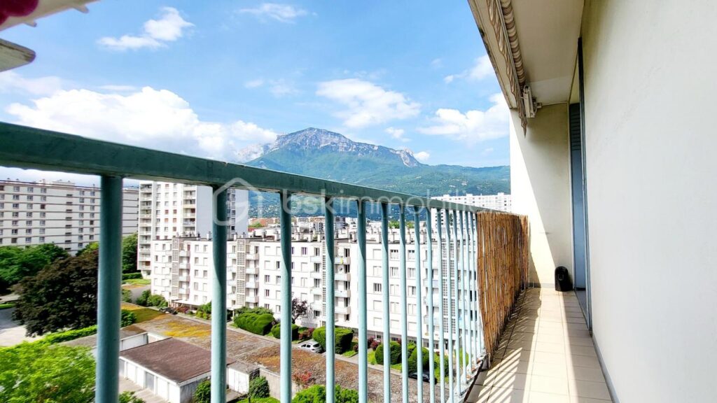 Vue dégagée en triple exposition au cœur de toutes les commodités – 3 pièces – 2 chambres – 70 m²