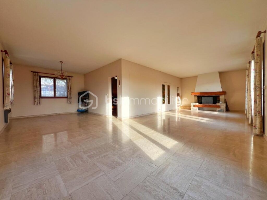 Marly-le-Roi – Spacieuse maison familiale avec vue dégagée sur Paris – 7 pièces – 4 chambres – 152 m²