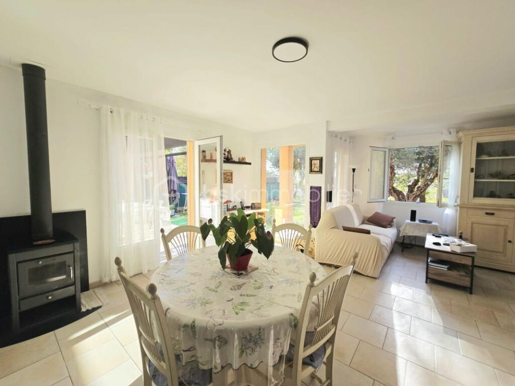 FAYENCE VENTE MAISON 4 PIECES PROCHE COMMERCES ET ECOLES – 4 pièces – 3 chambres – 92 m²