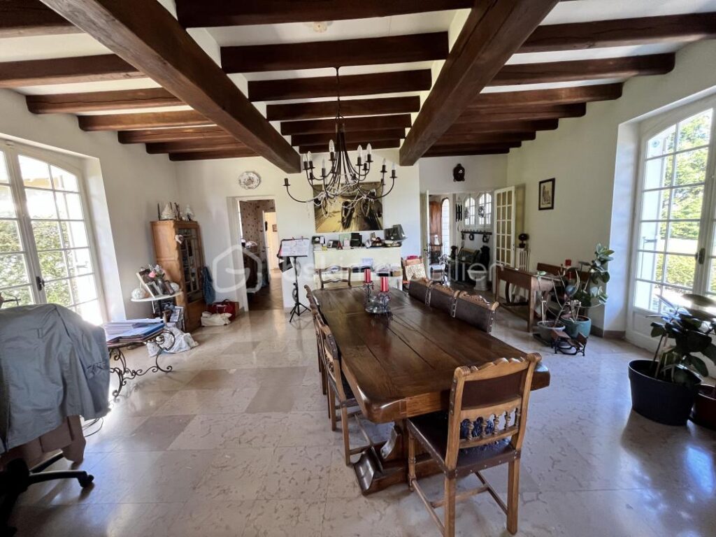 Magnifique maison de caractère sur son splendide parc arboré – 9 pièces – 6 chambres – 258 m²