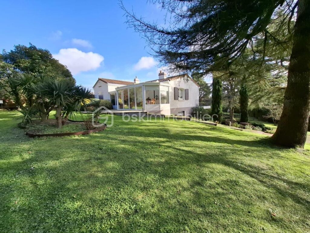 Maison de plain-pied – Quartier résidentiel à Vertou – 6 pièces – 3 chambres – 136 m²