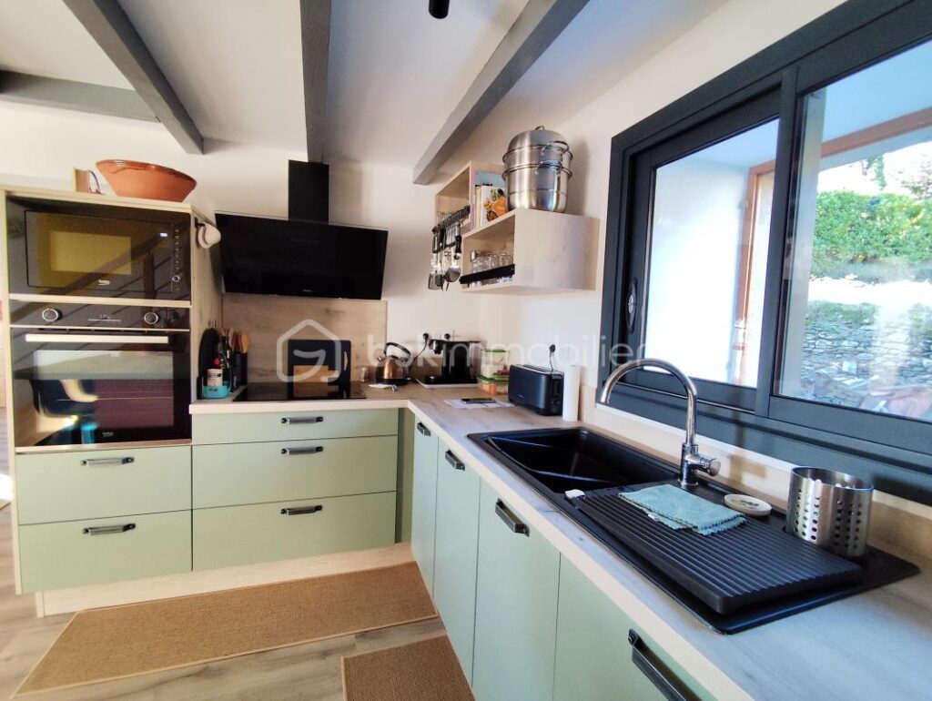 MAISON EN PIERRE ENTIEREMENT RÉNOVÉE AVEC TERRASSE ET CAVE – 3 pièces – 2 chambres – 74 m²