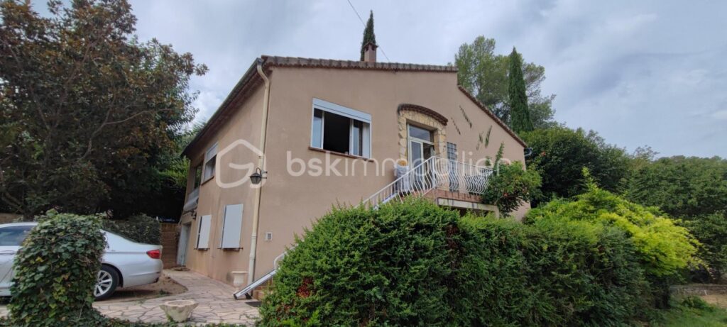 Maison 185 m2 à fort potentiel sur 3600 M2 – 7 pièces – 3 chambres – 120 m²