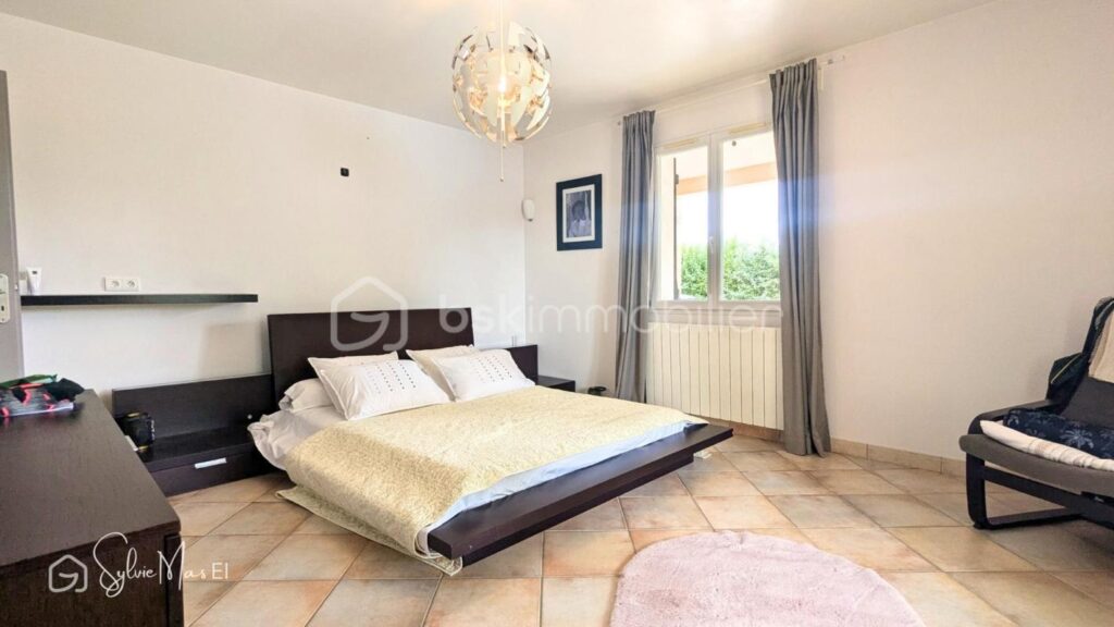 Élégante maison familiale avec piscine 220 m2 – vue imprenable – 8 pièces – 5 chambres – 220 m²