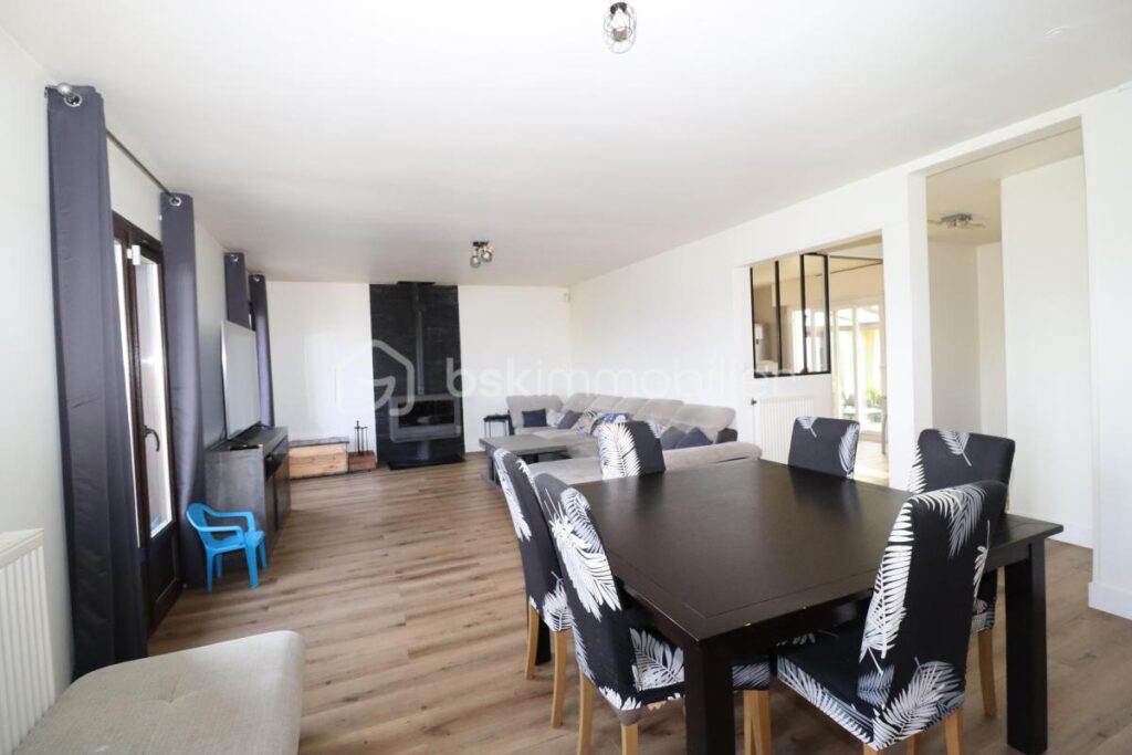 Grande maison aux beaux volumes (8 pièces 175m²) 5 ou 6 chambres avec sous-sol total (85m²) – 8 pièces – 6 chambres – 175 m²