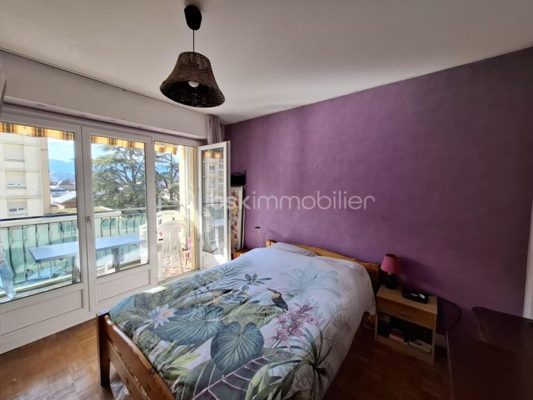 Appartement T3 traversant Est/Ouest – 70 m² – Balcon & vue montagnes – 3 pièces – 2 chambres – 70 m²