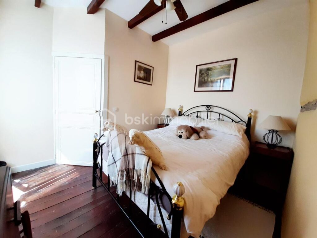 Maison 6 pièces 143 m² – 6 pièces – 5 chambres – 143 m²