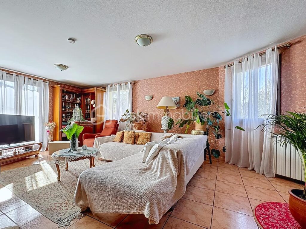 Maison familiale au calme avec terrasse et garage – Moirans (Chemin des Mûriers – 5 pièces – 3 chambres – 146 m²