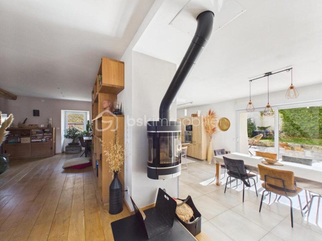 Maison de village – 5 pièces 148 m² – Jardin cocooning – 100 m² d’annexes – 5 pièces – 4 chambres – 148 m²