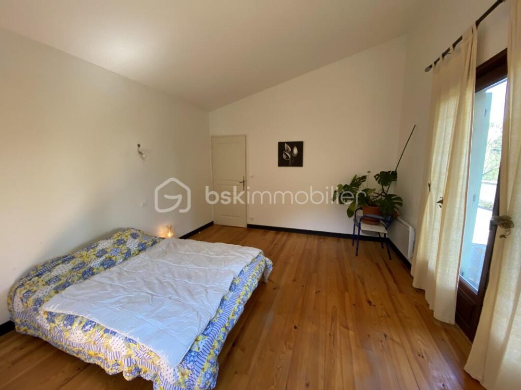 Maison – 5 pièces – 3 chambres – 194 m²