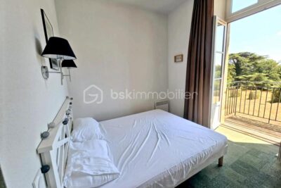 BADEN – GOLFE DU MORBIHAN – SUPERBE T2 MEUBLE – 4 COUCHAGES – PISCINE – DEUX BALCONS – 2 pièces – 1 chambre – 41 m²