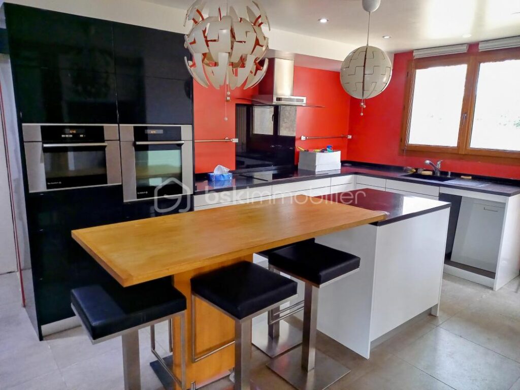 un potentiel exceptionnel !!! – 8 pièces – 5 chambres – 274 m²