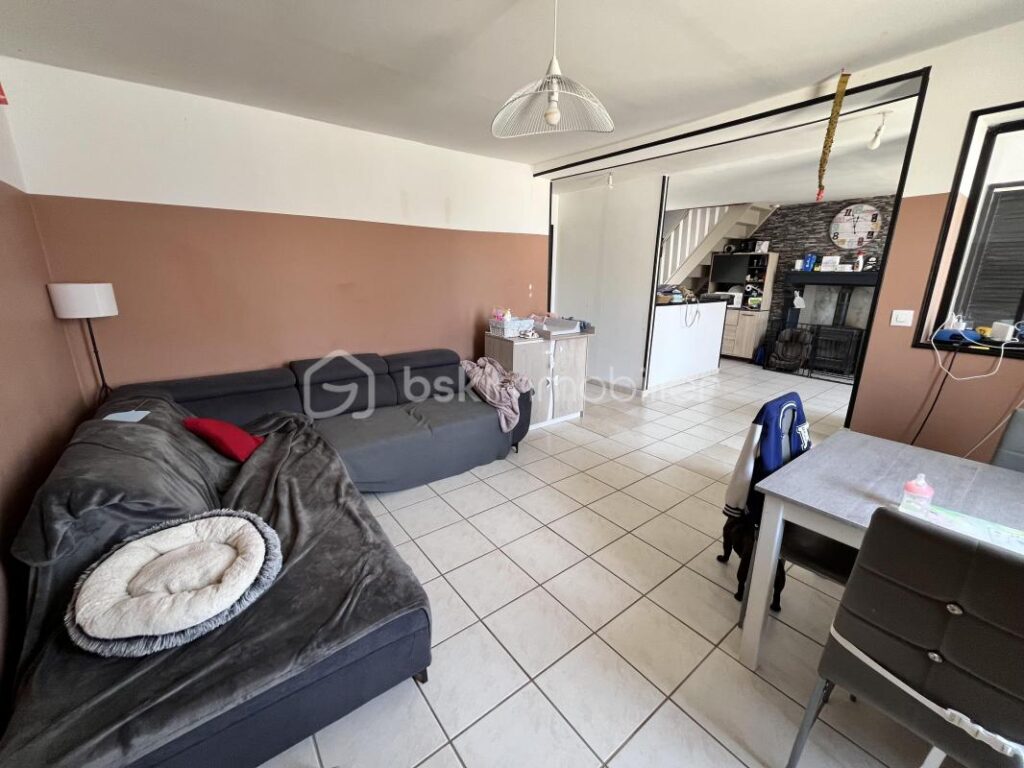 Charmante maison de village en pierre – 4 pièces – 3 chambres – 91 m²