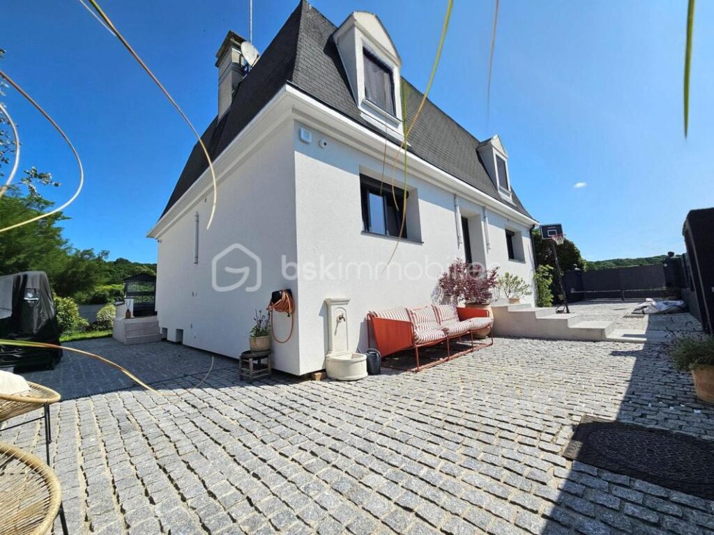 Mansart 7 pièces 216m² indépendant sous-sol DPE C – 7 pièces – 4 chambres – 151 m²