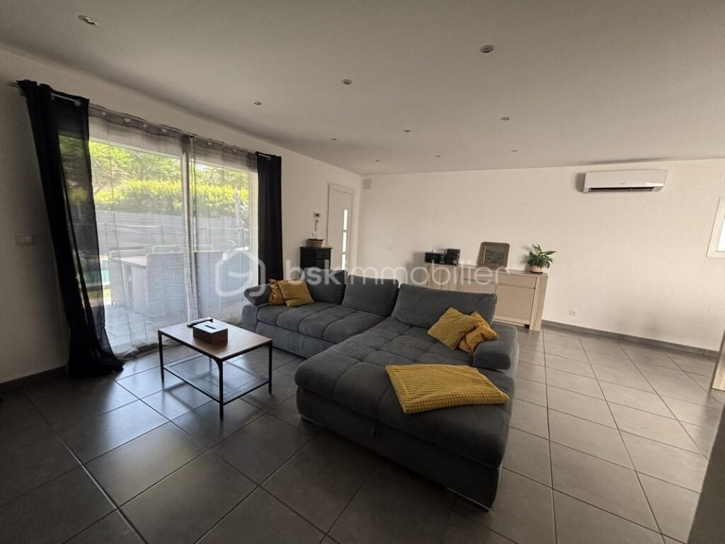 CAPISCOL – VILLA CONTEMPORAINE – 3 CHAMBRES – PISCINE – 4 pièces – 3 chambres – 130 m²