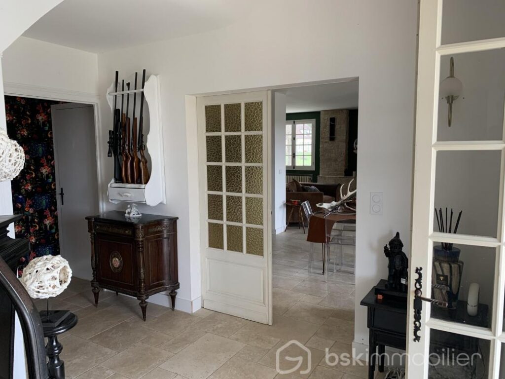 Grande maison lumineuse de 252m² – 7 pièces – 5 chambres – 252 m²