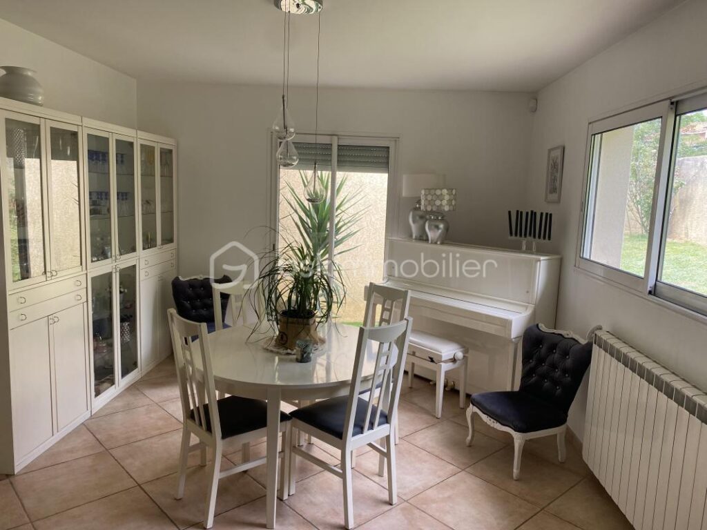 MAISON T7/T8 AVEC PISCINE ET GARAGE – 7 pièces – 5 chambres – 175 m²