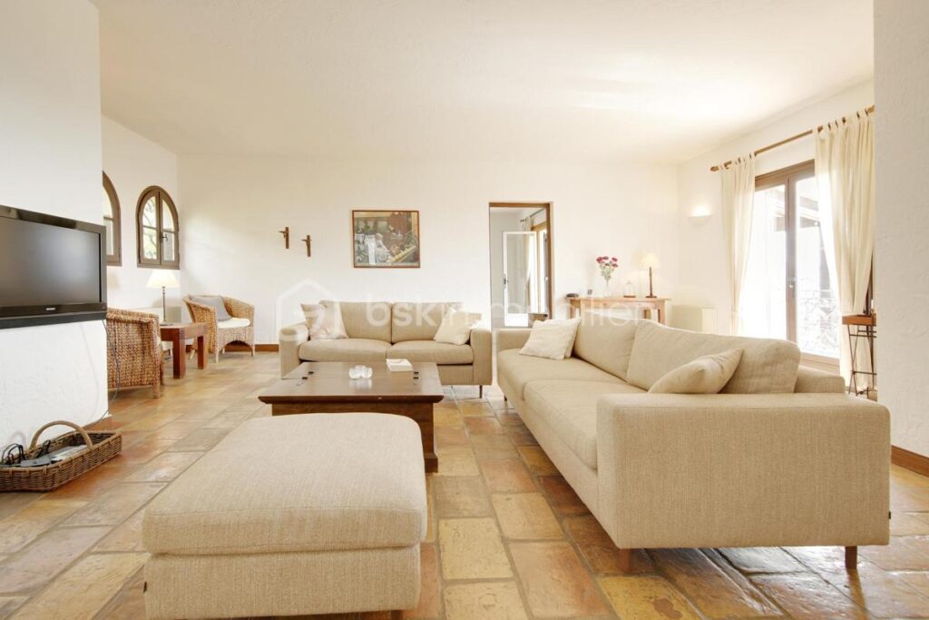 Villa provençale avec vue mer et collines panoramique – Gattières – 6 pièces – 4 chambres – 187 m²